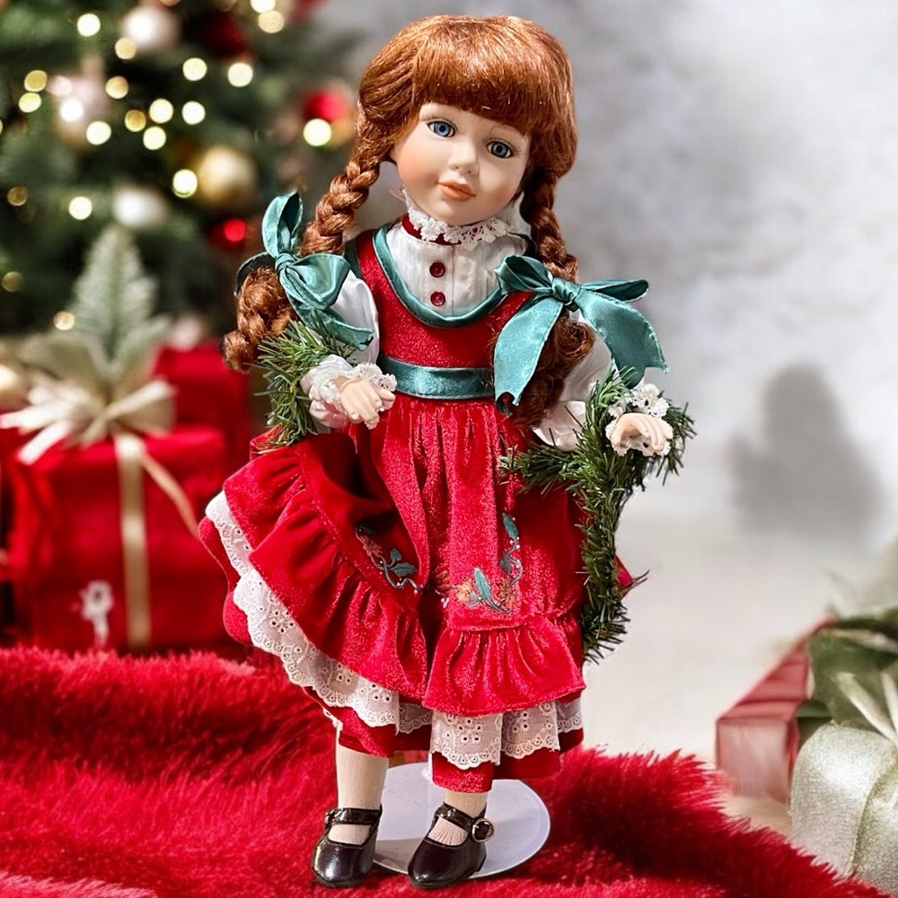 VINTAGE 1999 Christmas Around the world Deck the halls doll on stand